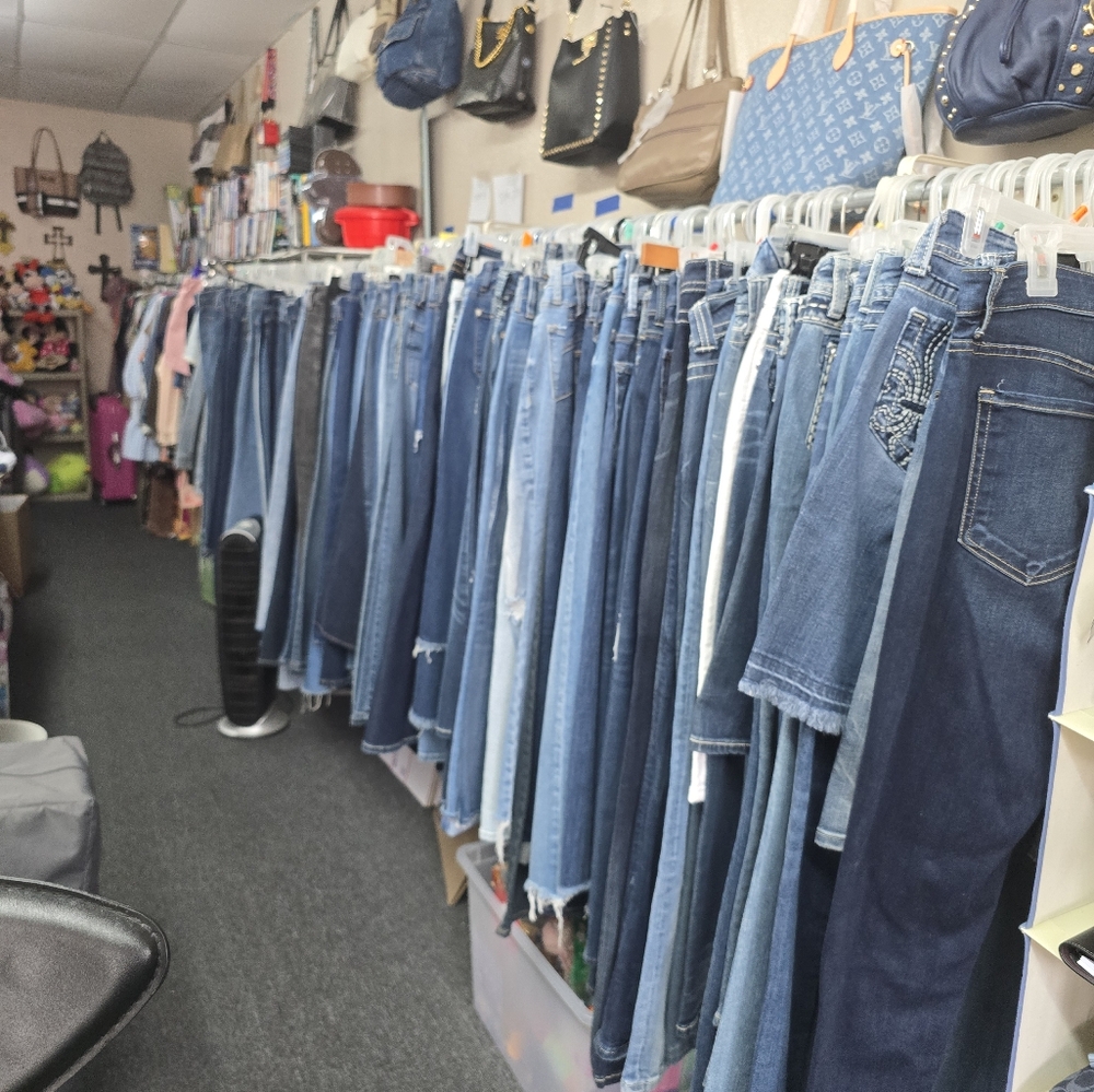 Clothing Live - Picture 3 of 4